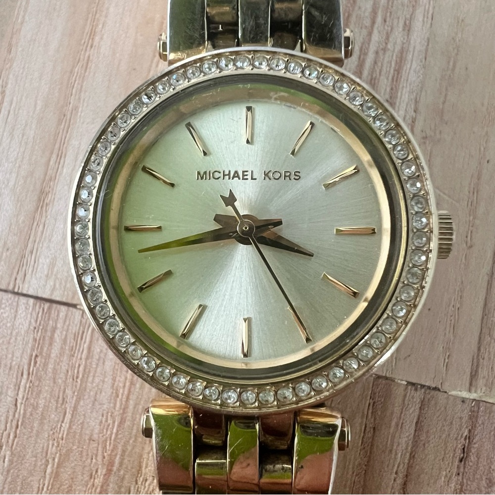 Michael Kors ladies gold tone dress watch NEW BATTERY